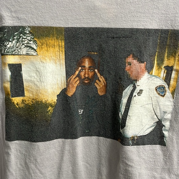 Tupac Shakur Middle fingers graphic tee 2 pac - Picture 2 of 5